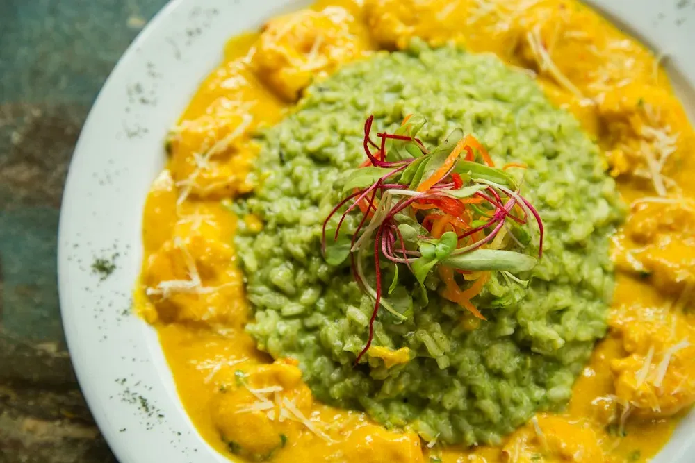 Plato criollo con salsa de ají